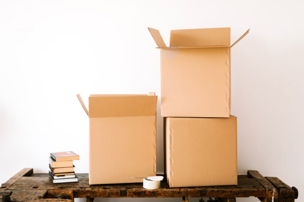 Flat Rate vs. Standard Shipping: What’s the Difference?